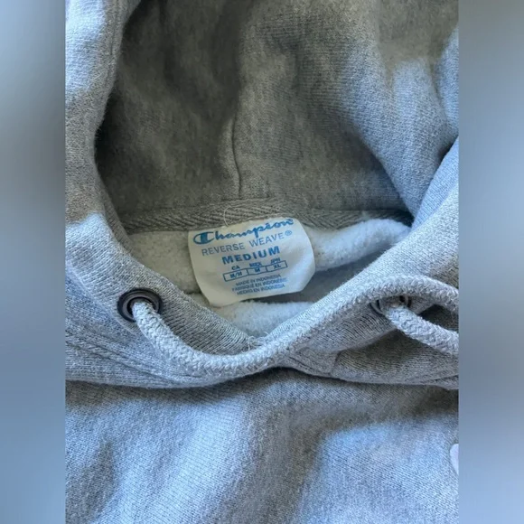 Urban Outfitters x Champion 💗 cropped pull over hoodie - Picture 3 of 5